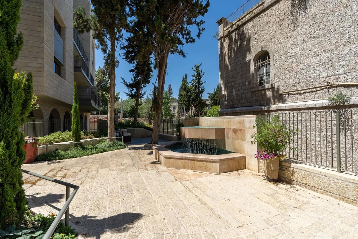 Haneviim Boutique on Haneviim Street, central Jerusalem — Jerusalem-stone exterior