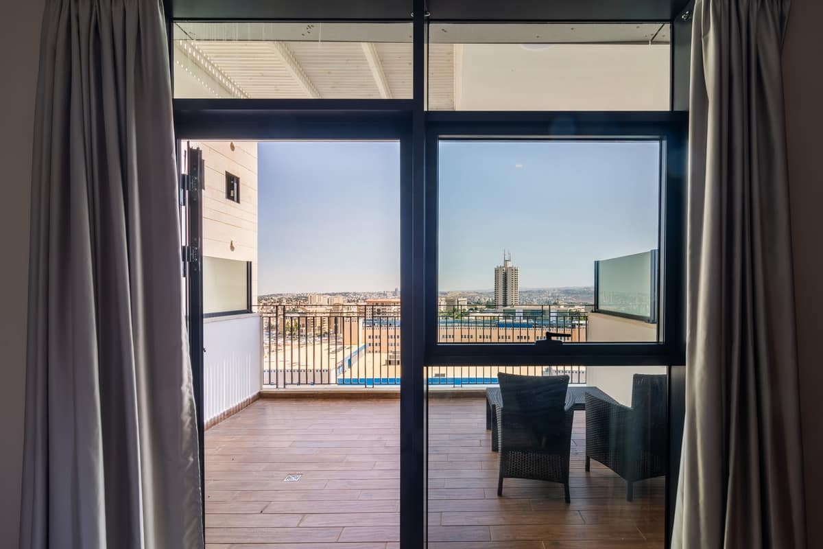 Private balcony with a Jerusalem view at Hotel Yirmiyahu 33, Romema