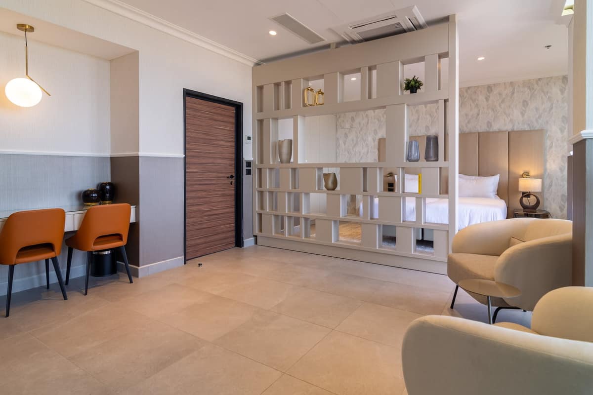 Guest lounge and seating area at Hotel Yirmiyahu 33, Romema, Jerusalem